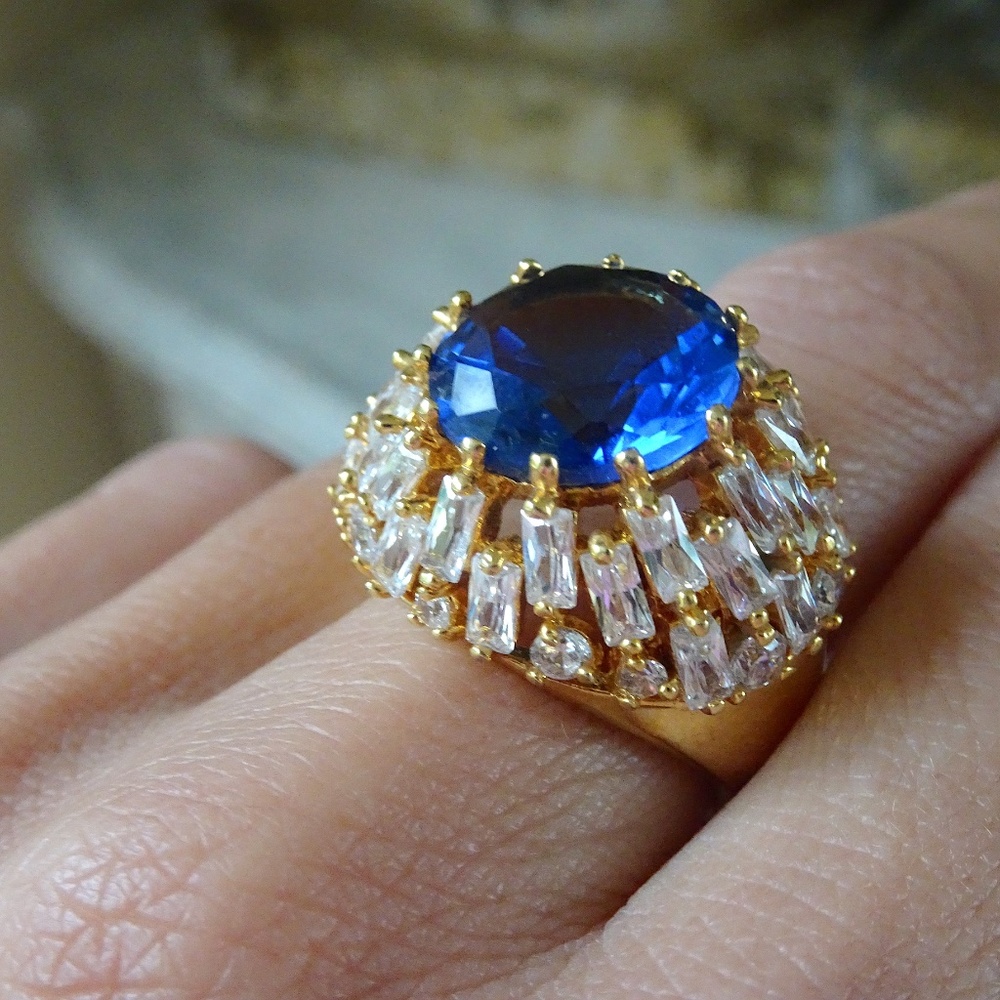 Sapphire Glass Crystal Clear Cubic Zirconia Gold Plated Cocktail Ring - Size 9 - Picture 5 of 9